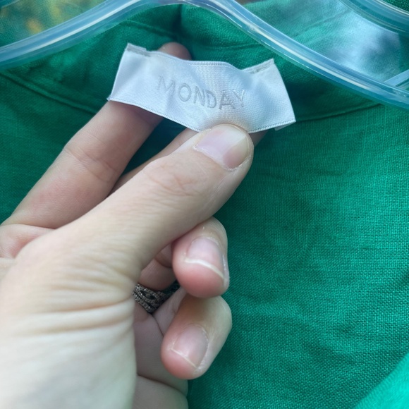 MONDAY Swimwear Monaco Linen Shirt in green small - Picture 6 of 11